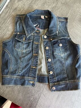 Soho Sleeveless Jean Jacket Vest, Blue, Small, Back Emblem Of Hope